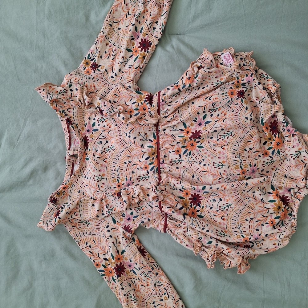 2 Ruffle Butts rompers - Picture 5 of 6
